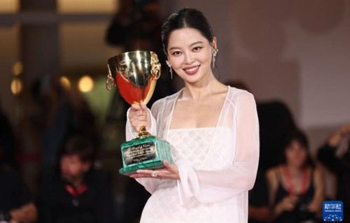 秦岚祝福辛芷蕾获影后：蕾蕾得影后了，真骄傲啊
