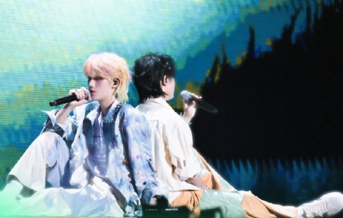 为什么《爱的城堡》的双人舞台设计会被评价为‘少年感十足’？|童年|情感|道具|梦幻|内核