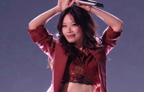 万妮达在《歌手》挑战齐豫的现场表现和观众反应如何？|歌手2026|歌手舞台|说唱|方言|舞台