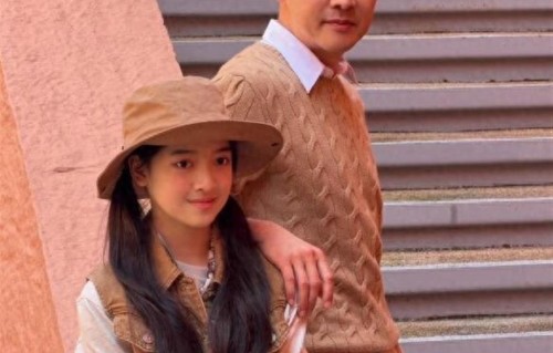 聂远大女儿小学毕业，岳母参加天天毕业典礼，气质比明星女儿还好