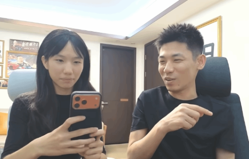 这也太像了！旭旭宝宝和旭旭妹妹同台直播