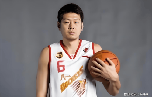 43岁莫科近况曝光！前妻去世后再婚娶游泳冠军，如今儿女双全很幸福