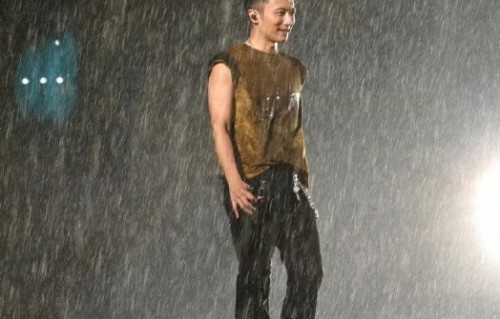暴雨中全开麦！谢霆锋：不叫谢停雨