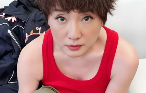 57岁孔琳近况曝光！曾和耿乐秘恋7年，如今嫁给铁佛婚姻很幸福|短发|愈发|眉眼|紧致|情伤