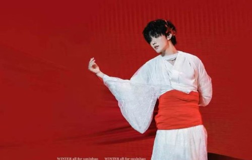 苏新皓红发舞台的“人鬼两世”叙事是如何实现的？
