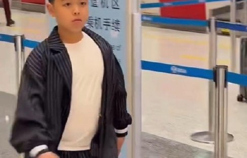 朵朵的性格和教育成果如何？