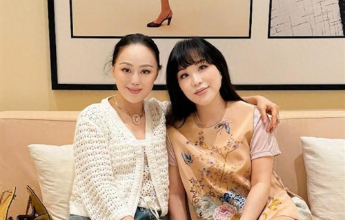 63岁章小蕙回香港与闺蜜聚会，瘦身后颜值回巅峰，被曝瘦了7公斤