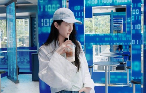 刘亦菲在《梦华录》杀青时送过哪些奢侈品礼物？