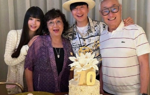 林俊杰与女友何时官宣恋情的？