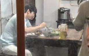 柳周CP线下被偶遇时有哪些甜蜜互动？