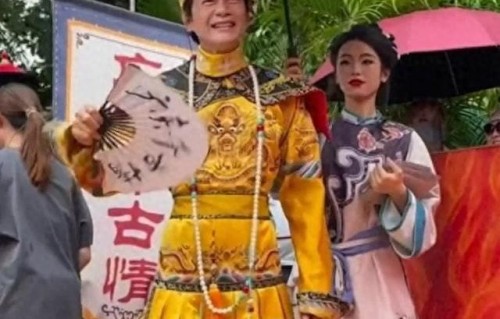 TVB御用皇帝荣升老爷再丧母，消瘦行街散心竟无人认出险被撞 