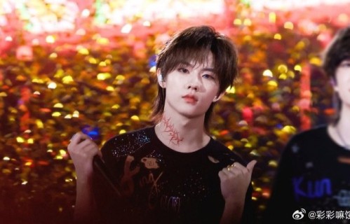 从早期遭遇冷场到现在掌控舞台，张子墨的现场表现力是如何进步的？|TF家族|嘘声|舞蹈|情感|少年