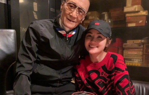 阿Sa在《十二道锋味》中与谢贤有哪些暖心互动？