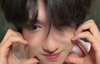 粉丝为什么称童禹坤的直播‘笨拙却真诚’，具体有哪些事例？|偶像|浴缸|手机|娱乐圈|舞台