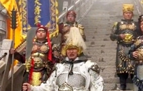 通透!大衣哥朱之文公开底线:不直播不带货，多干活少说话_@爱看短剧的人