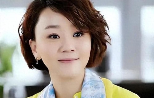 母亲是上海知青，父亲是北京知青，她嫁著名演员，女儿为她争光