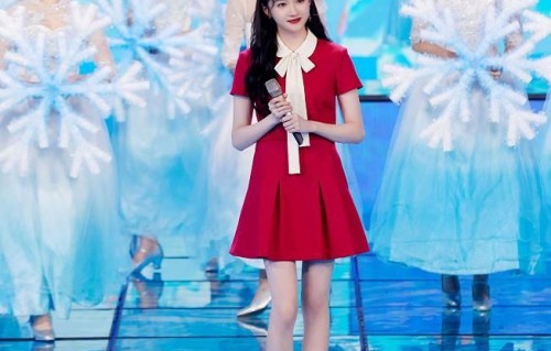女星侧颜线条比拼，关晓彤好在身材，赵今麦则是元气甜妹