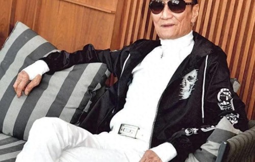 谢贤离世，张柏芝低调换黑头像，安排长孙提前返港陪伴爷爷