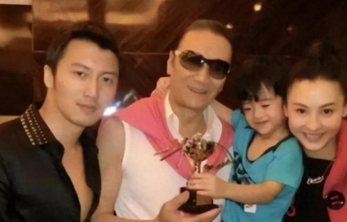 三胎生父被扒后,谢贤前女友不再隐瞒,没给张柏芝留一丝体面_新闻