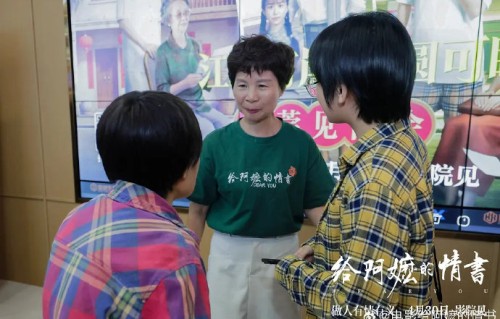如姨以前为什么出名？这次演唱潮语歌曲对她来说意味着什么转变？