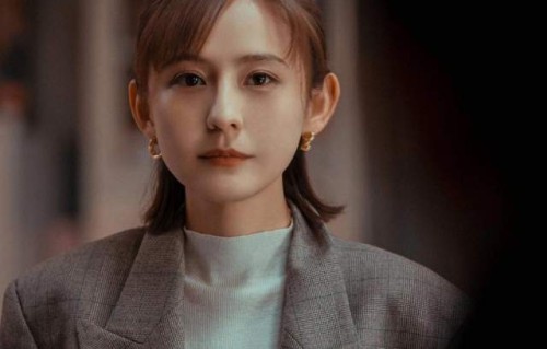 39岁热依扎宣布暂别演艺圈，要照顾75岁父母和6岁女儿