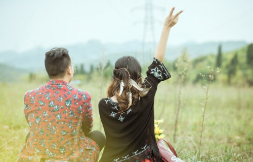 已婚异性走得太近，一旦出现这4个信号，早已算是隐性婚外情