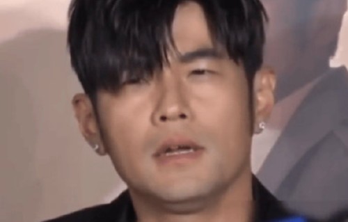 周杰伦的小女儿Jacinda在生活中是什么样子，和歌曲里描写的一样吗？