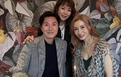李嘉欣提前为自己庆贺56岁生日再怎么打扮一看就是50多岁快60岁的