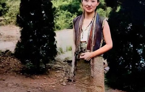 这才是赵四小姐幽禁时真容，非演员扮演，34岁赤脚穿民服惊艳时光