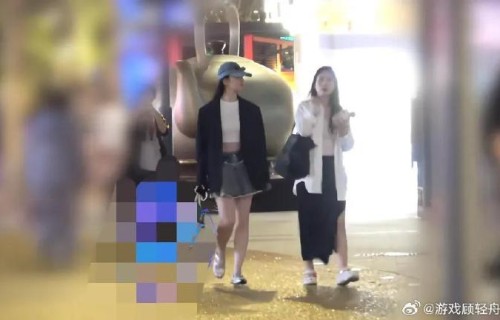 刘亦菲素颜逛环球影城，至今未婚真相曝光