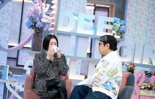 小S终于开口说话了，沉默三年后她坐在镜头前，蔡康永坐在旁边