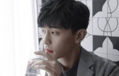 杨丞琳直言李斯丹妮可爱,明星也喜欢追星?_谭松韵_偶像_林俊杰