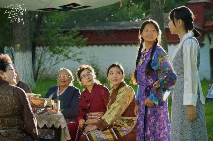 电影《一个夜晚与三个夏天》海报