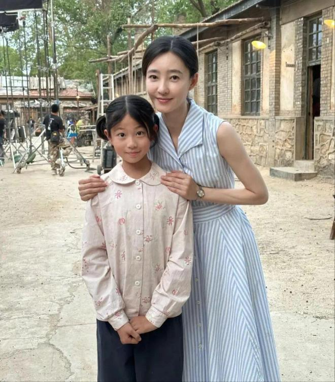 第二个下线的大美女:演花彩香的秦海璐