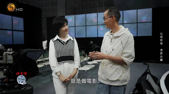 蓝鸿春带吴小莉回到自己曾工作过的摄影棚