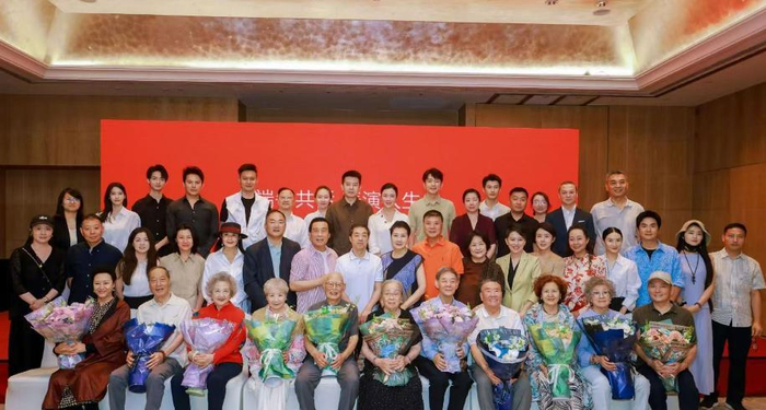 打开网易新闻 查看精彩图片
