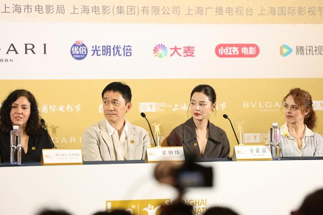 梁朝伟在金爵奖评委见面会上 赖鑫琳 摄