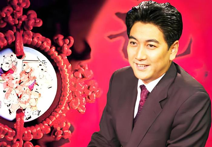 (水均益生活照)
