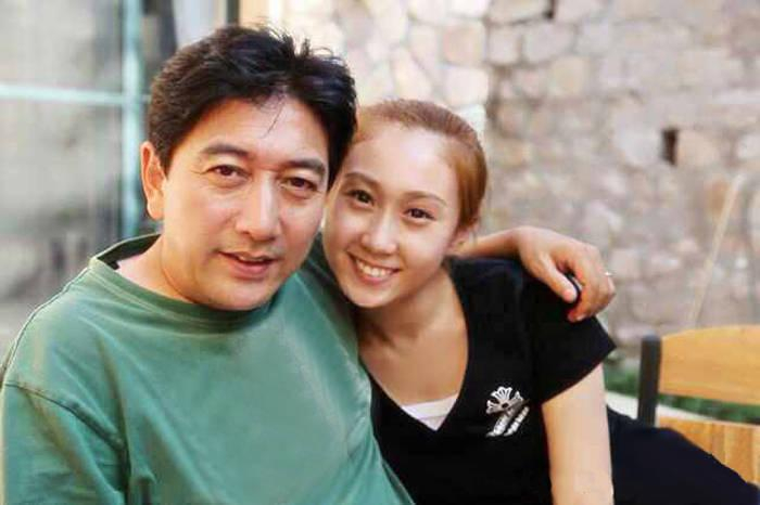 (水均益与女儿水亦诗)